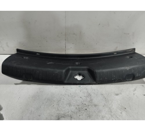 Накладка замка крышки багажника