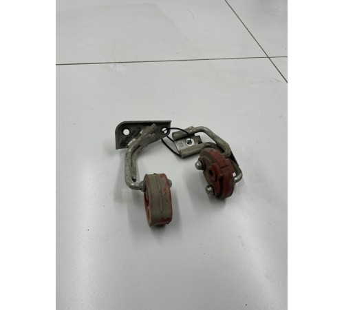 Кронштейн глушителя 2шт