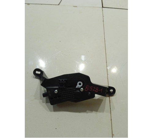 Активатор замка крышки бензобака