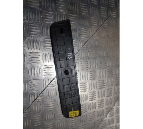 Накладка на порог салона задн. прав.