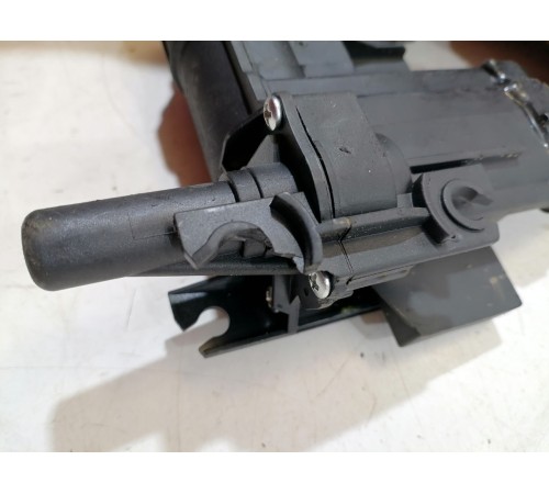 Доводчик двери правый