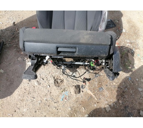 Сиденье переднее левое