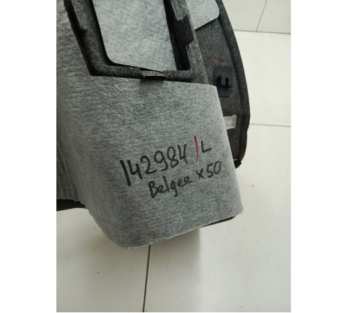 Обшивка багажника левая