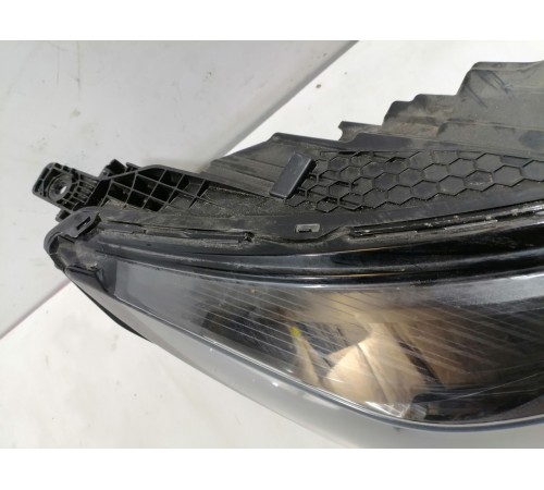 Фара передняя правая