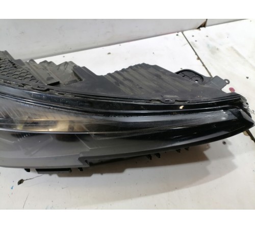 Фара передняя правая