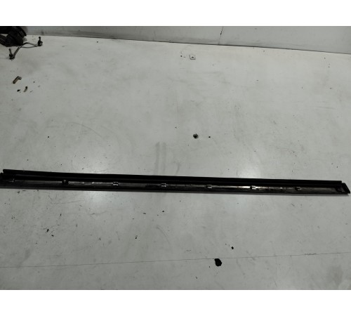 Молдинг двери(передний правый)