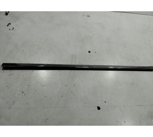 Молдинг двери(передний правый)