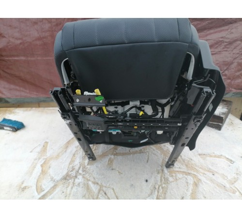 Сиденье переднее левое