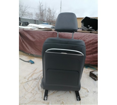 Сиденье переднее левое