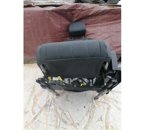 Сиденье переднее левое