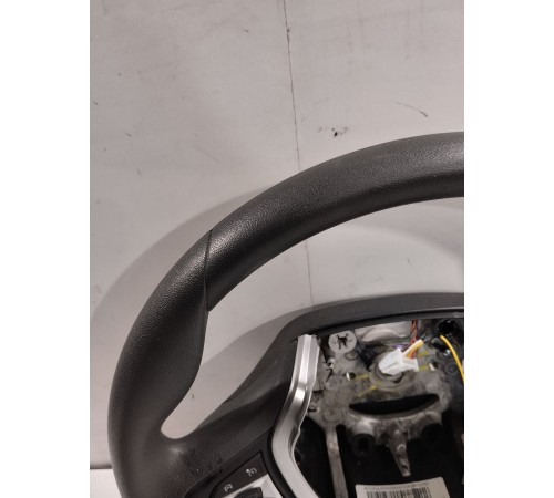 Рулевое колесо в сборе с многофункциональными кнопками