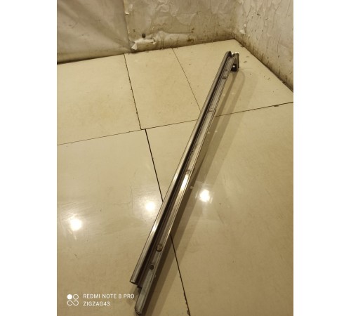 Направляющая открывания средней двери(правая)