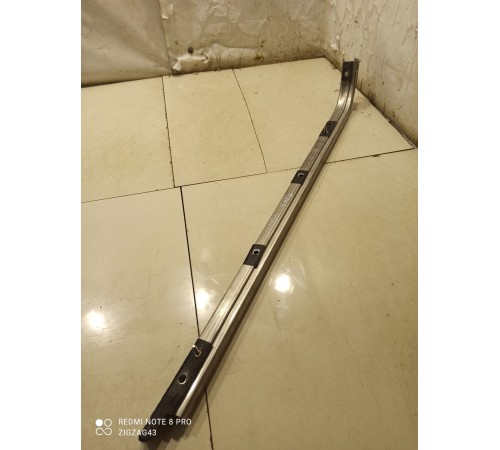 Направляющая открывания средней двери(правая)