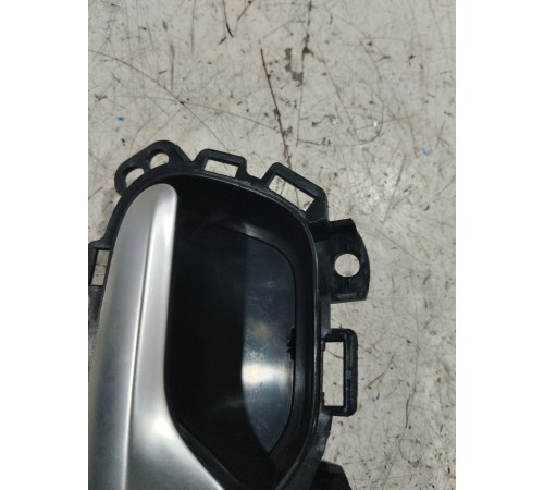 Ручка двери передняя правая внутренняя