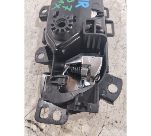 Ручка двери передняя правая внутренняя