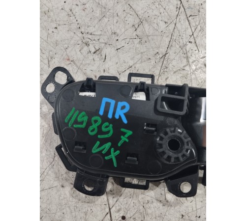 Ручка двери передняя правая внутренняя