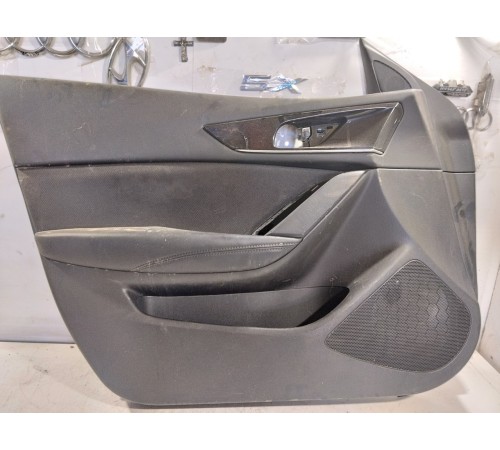 Обшивка двери передняя левая