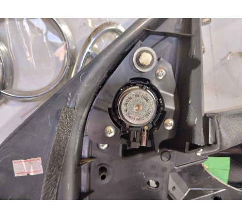 Обшивка двери передняя левая