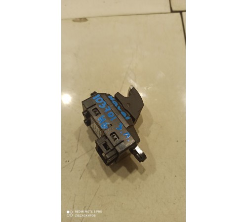 Кнопка стеклоподъемника (задняя левая)