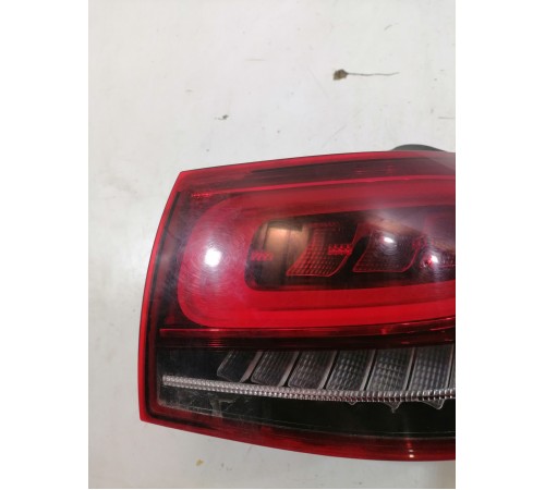 Фонарь задний правый наружный