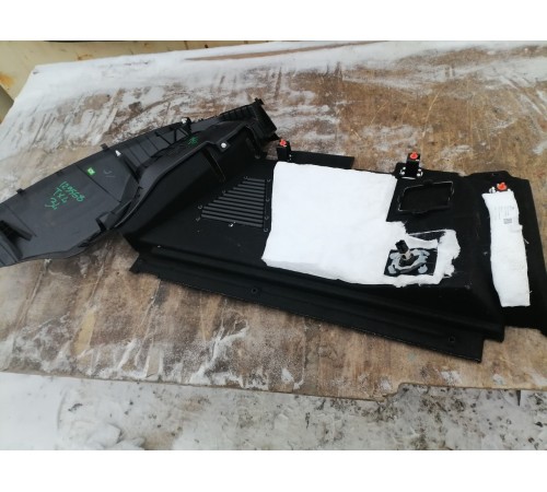 Обшивка багажника левая