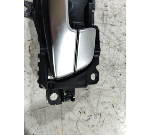 Ручка двери передняя правая внутренняя