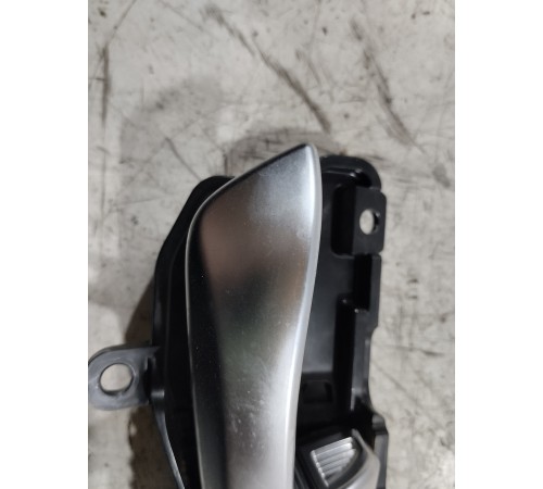 Ручка двери передняя правая внутренняя