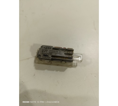 Плафон освещения салона левый