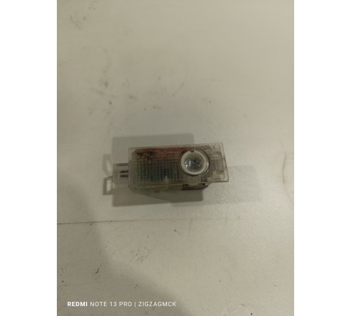 Плафон освещения салона левый