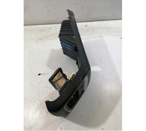 Накладка центральной консоли задняя