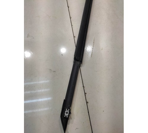 Молдинг двери (передний, правый)