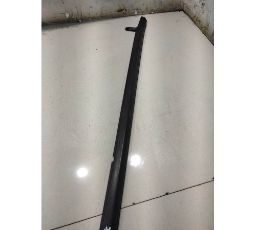 Молдинг двери (передний, правый)