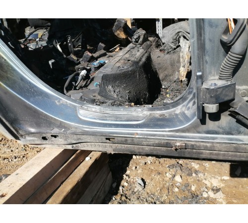 Порог с центральной стойкой правый