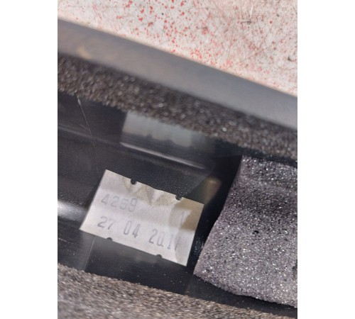 Рамка стекла двери (задняя правая)