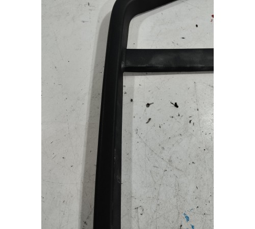 Рамка стекла двери (задняя правая)