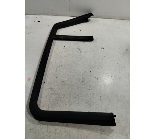 Рамка стекла двери (задняя правая)