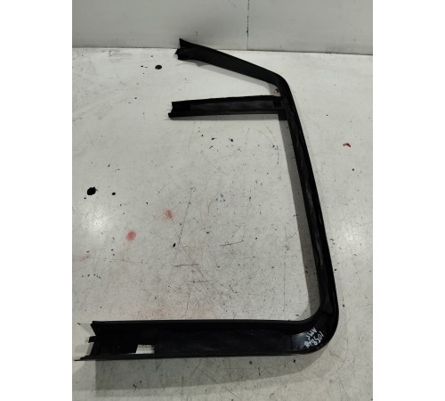 Рамка стекла двери (задняя правая)