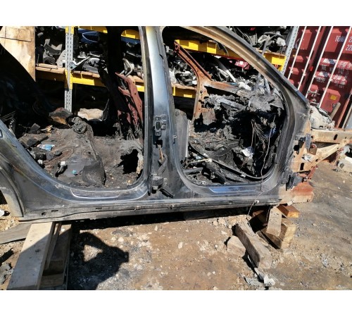 Порог с центральной стойкой правый