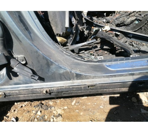 Порог с центральной стойкой правый