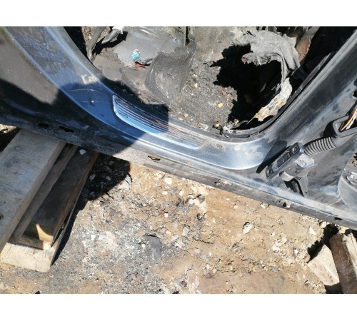 Порог с центральной стойкой правый