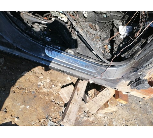 Порог с центральной стойкой правый