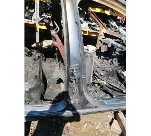 Порог с центральной стойкой правый