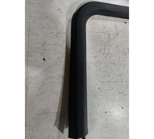 Рамка стекла двери (задняя правая)