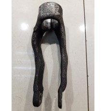 Рычаг переднего левого амортизатора