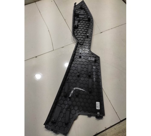 Накладка центральной консоли левая