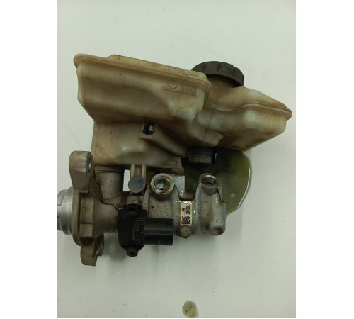 Главный тормозной цилиндр с бачком