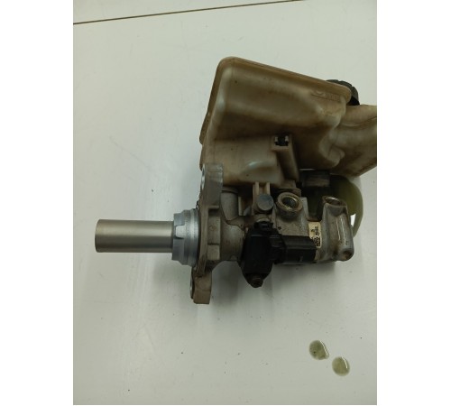 Главный тормозной цилиндр с бачком