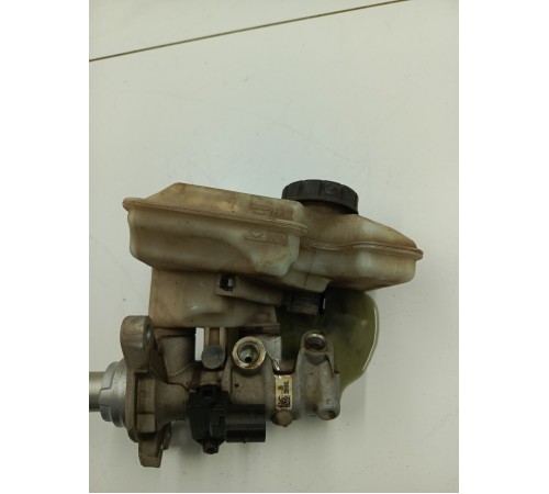 Главный тормозной цилиндр с бачком