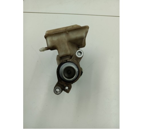 Главный тормозной цилиндр с бачком