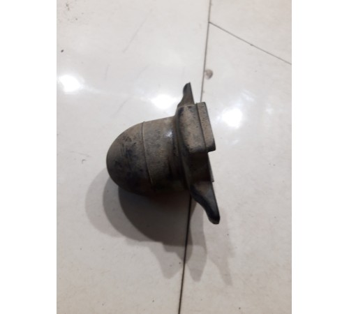 Отбойник задней рессоры правый